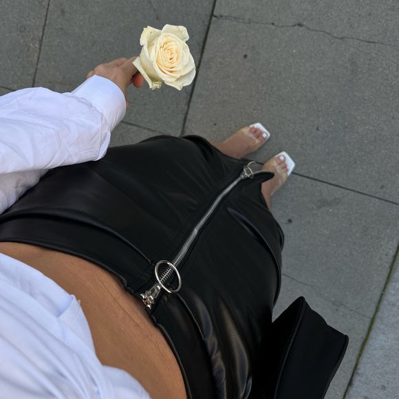 Zipper Front Skirt - Picture 4 of 8